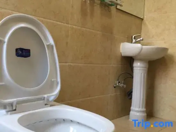 Urumqi Jiuyang Express Hotel