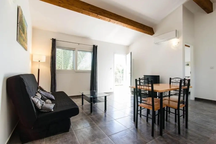 2 Bedrooms Apartment