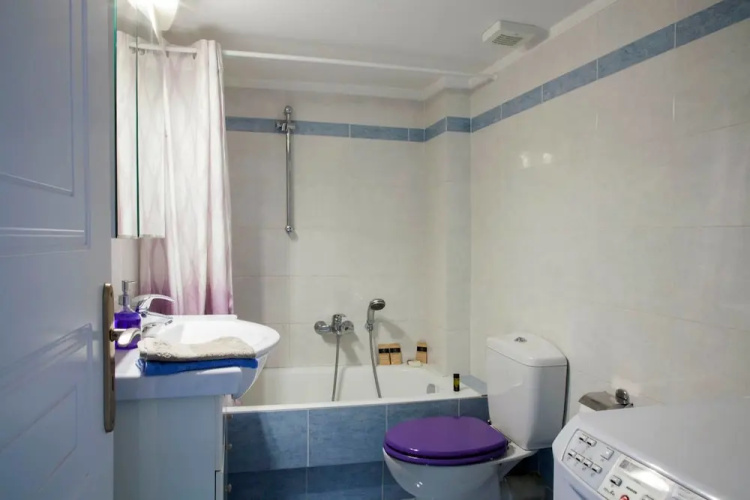 Bright Central Apt in Athens