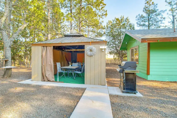 Grill, Fire Pit: Pet-friendly Lakeside Cottage!
