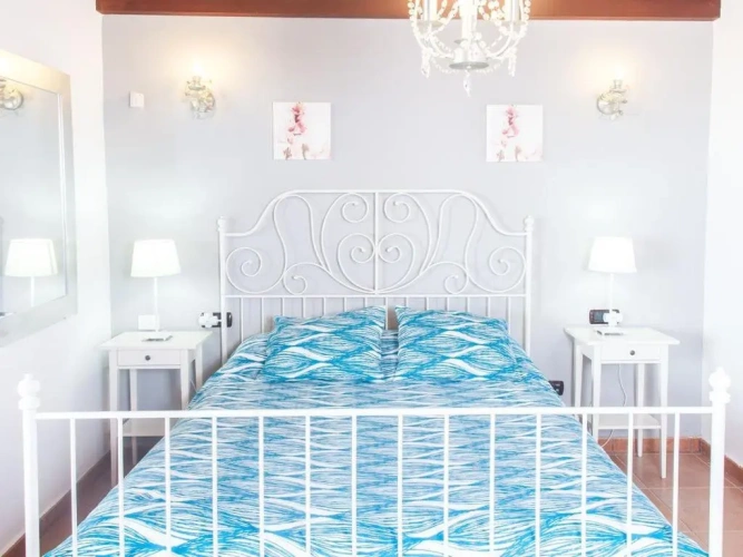 5 Bedrooms Cottage