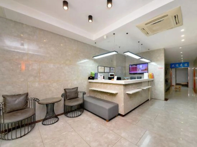 Huating Business Hotel