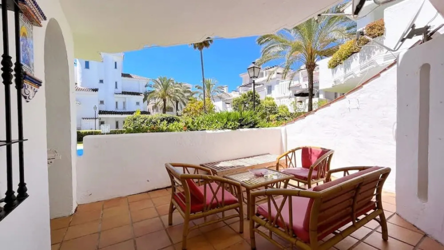 Spacious Poolside 3 Bedroom F-5
