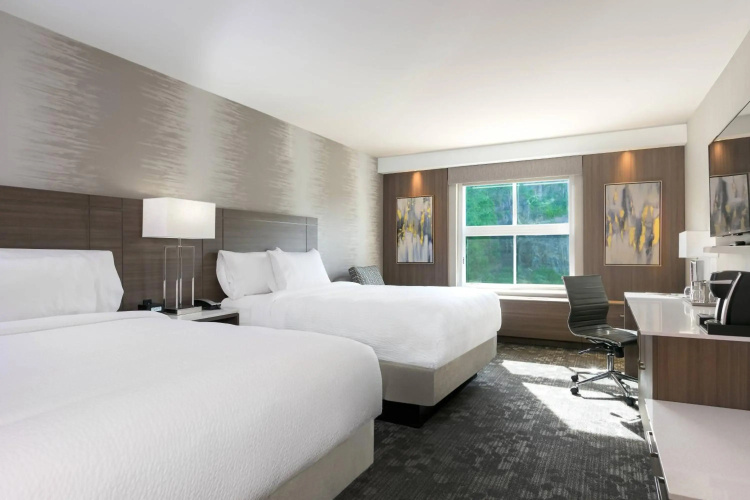 Courtyard by Marriott Edgewater NYC Area