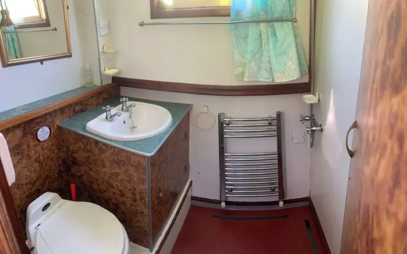 Stone - Boat - Sleeps 4 - Pet Friendly-85ws