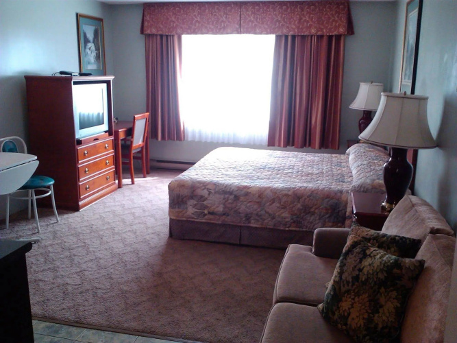 August Jack Motor Inn
