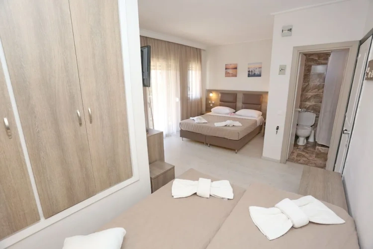 Standard Triple room with balcony