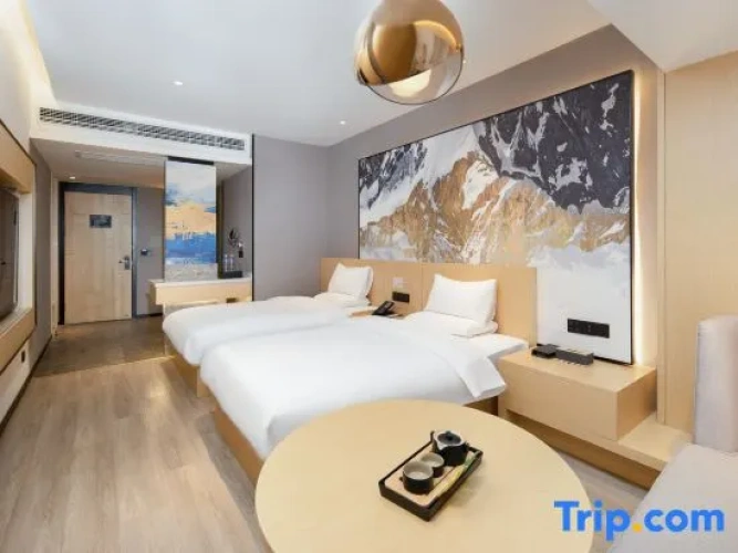 Standard Double room with street view