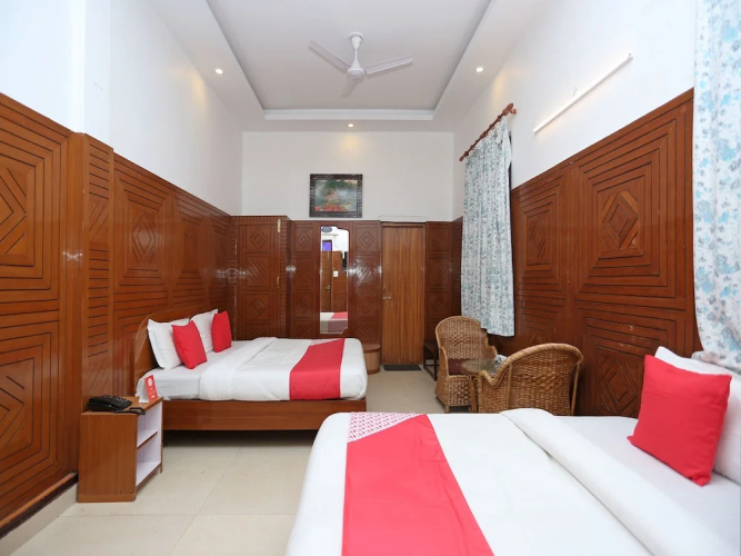 OYO 10653 Hotel Clark