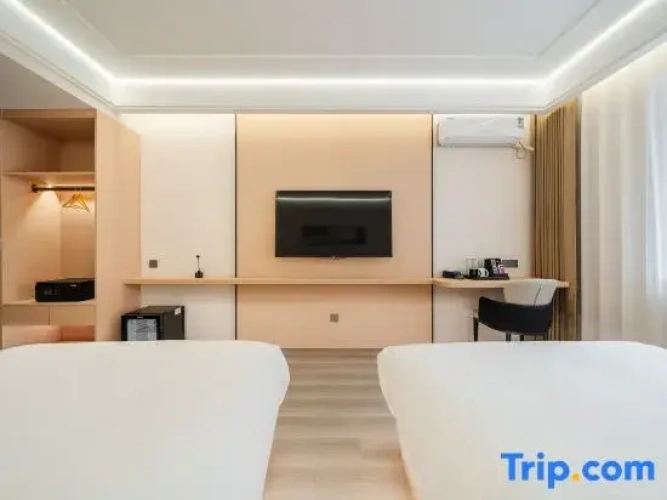 Standard Twin room with mountain view