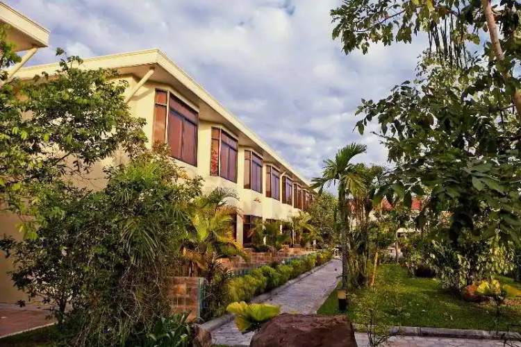 Hibiscus Angkor Resort