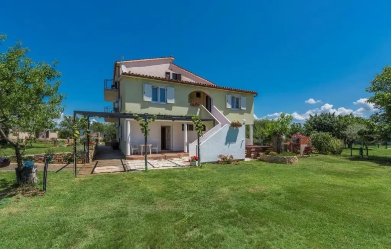 3 Bedrooms Apartment