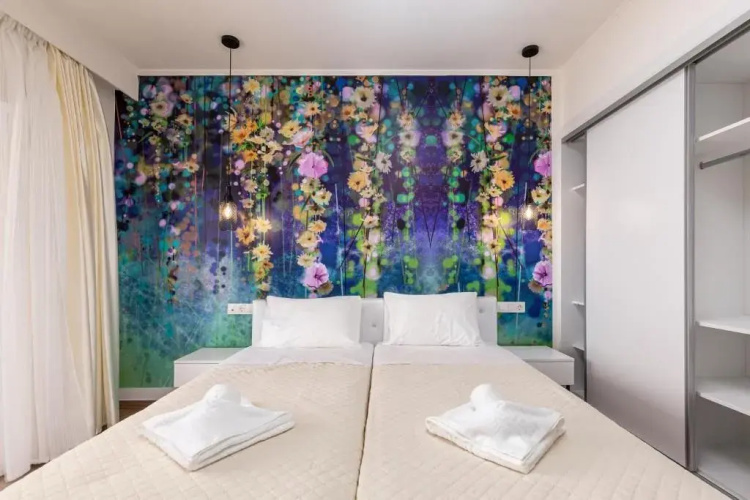 Aqua Luxury Suites by Estia