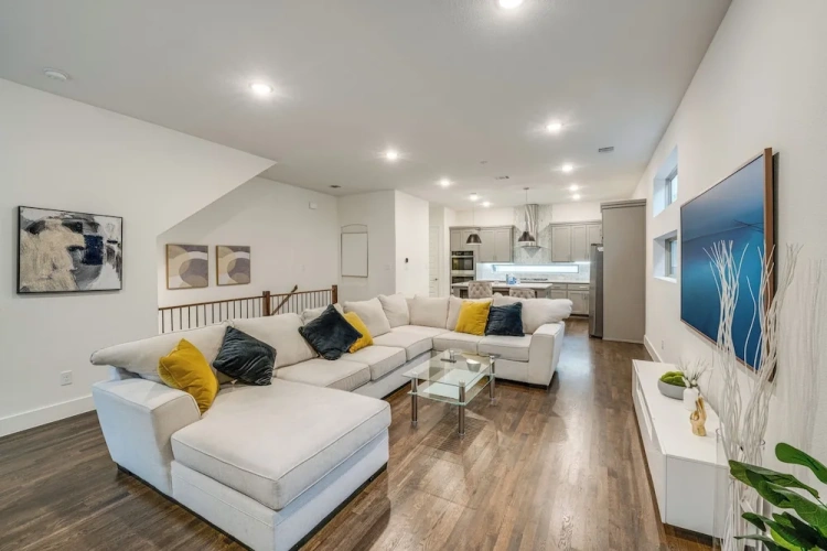 3 Bedrooms Cottage with balcony