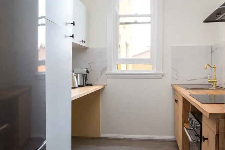 Central 2-bed Apartment With Private Parking