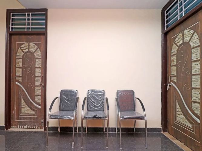 OYO 28366 Ram & Sons Residency