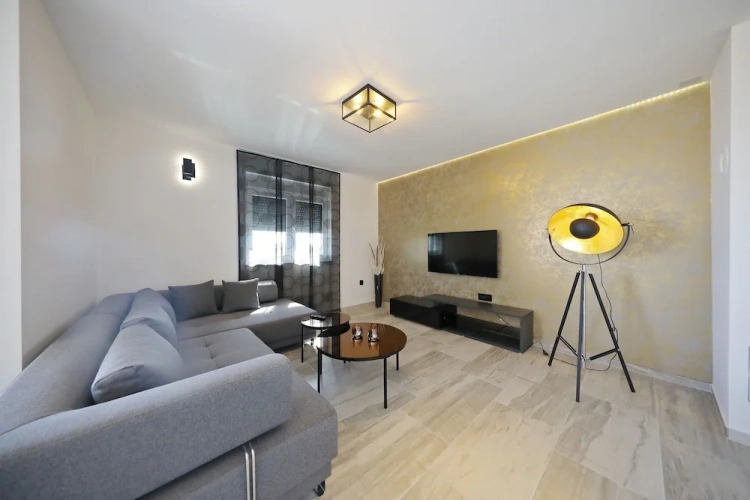 2 Bedrooms Premium Apartment with balcony and with city view