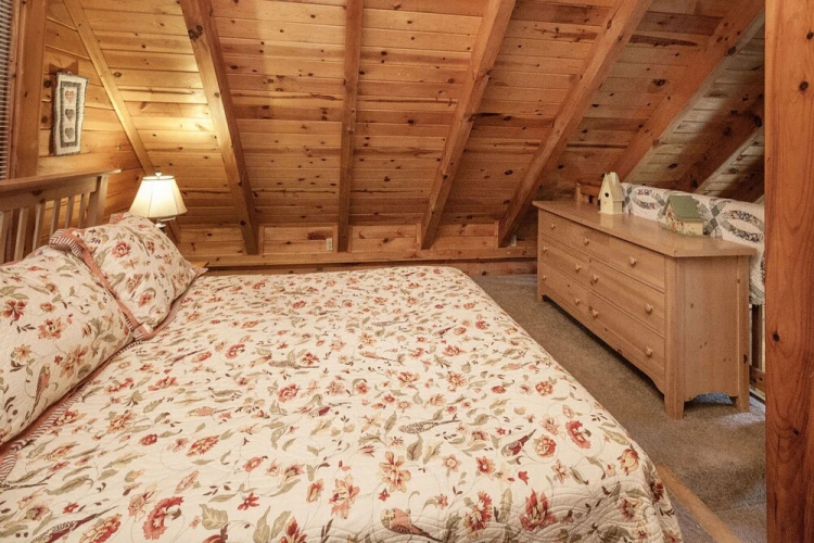 Cozy Creekside by Eagles Ridge Resort