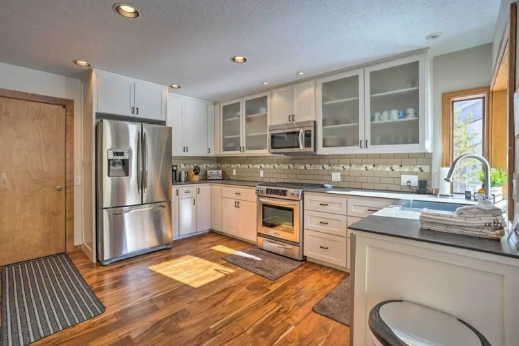 4 Bedrooms Cottage