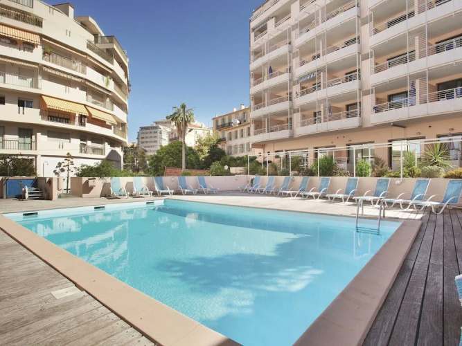 24m At 200m From Beach Residence With Pool