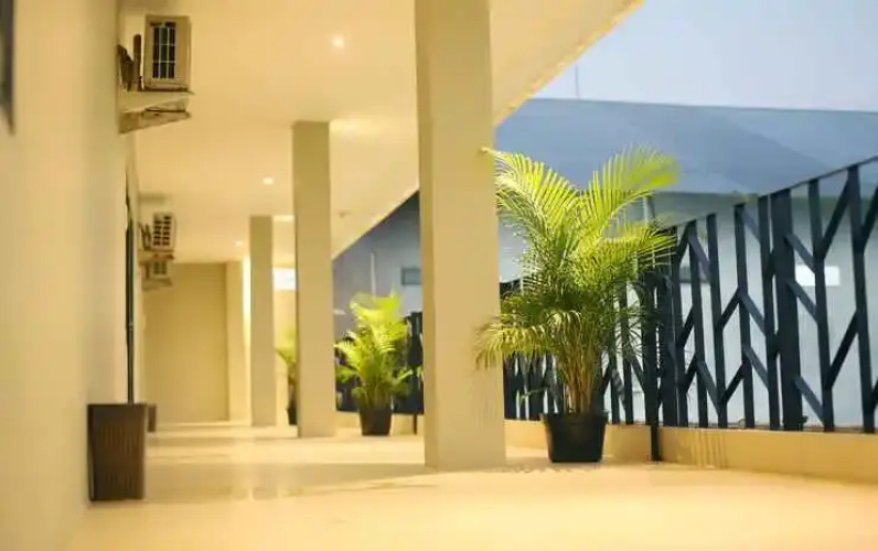 Heroes Hotel