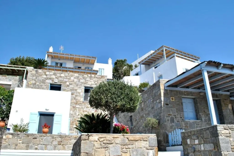 2 Bedrooms Villa