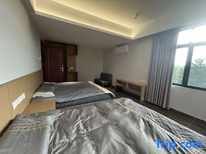 Business Quadruple room