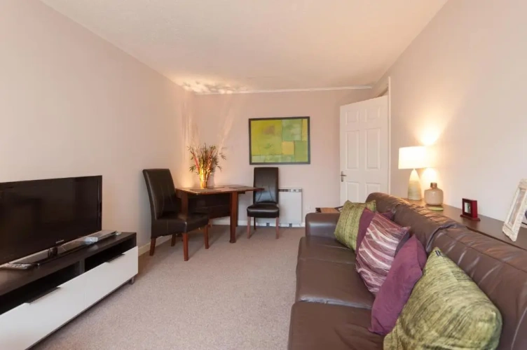 2 Bedrooms Apartment