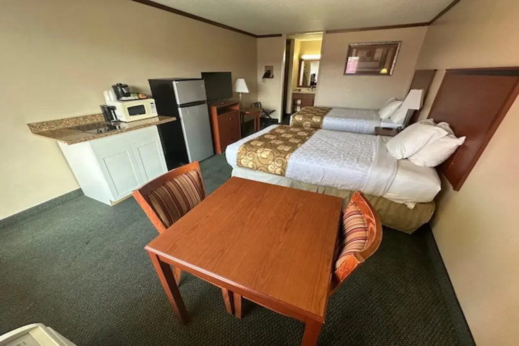 Hotel Red Rose by Townhouse Covington I-64