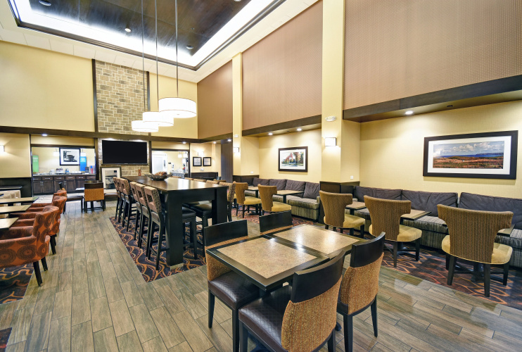 Hampton Inn & Suites Milwaukee/Franklin photo 25