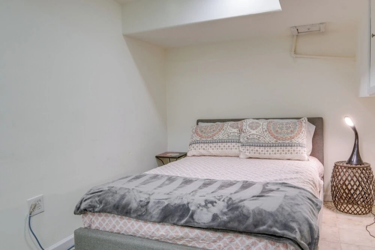 1 Mi to the Metro! Centrally Located Apt Near DC