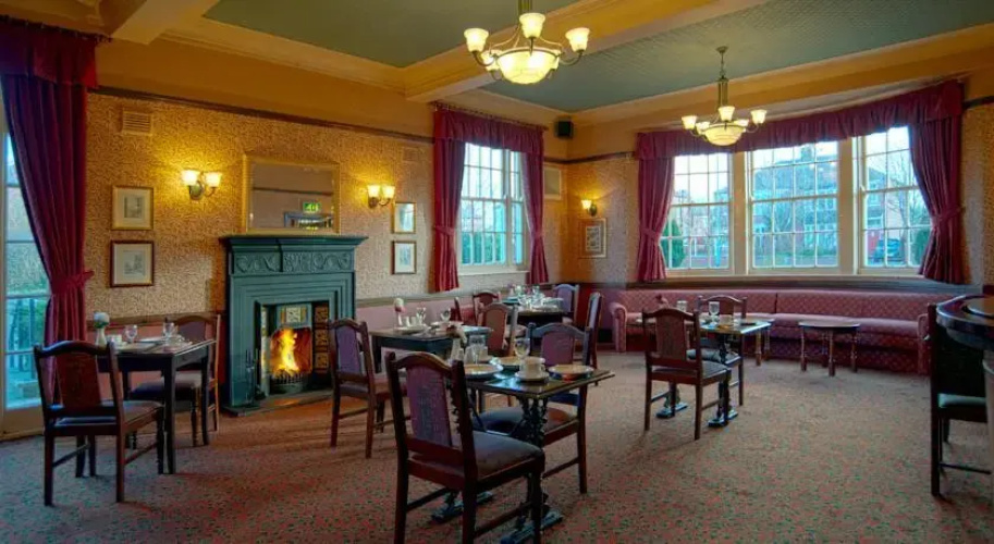 Cambridge Hotel