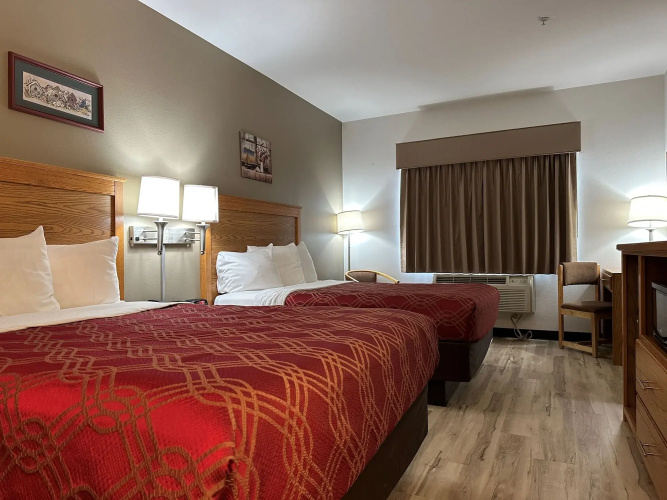 Econo Lodge Inn & Suites