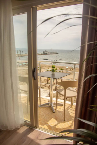 Wave Beachfront Apartments