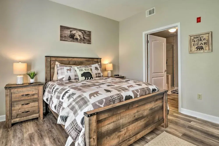 Downtown Pigeon Forge Condo w/ Pool Access!