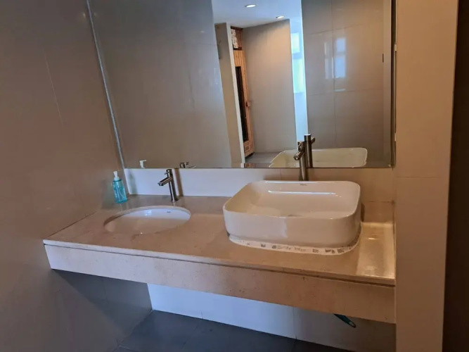 5B - 2 Bedroom Downtown Apartment With Shared Pool