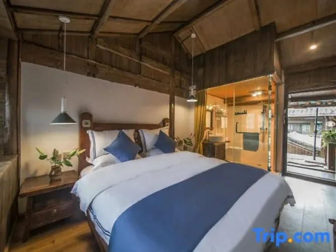 Standard Double room with courtyard view