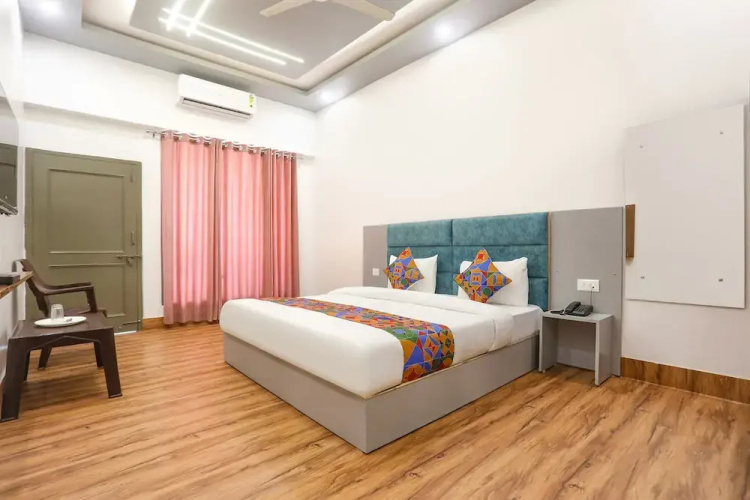 Fabhotel Villa The Suites