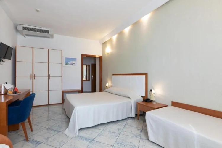 Deluxe Quadruple room