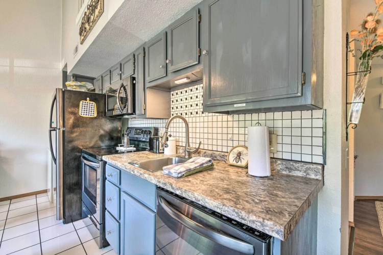 Cozy & Convenient Branson Condo w/ Balcony!