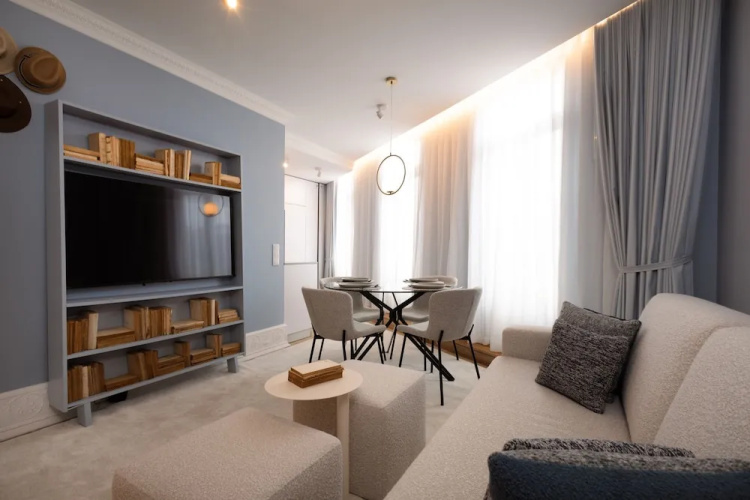 RA - Flores 4 in Oporto