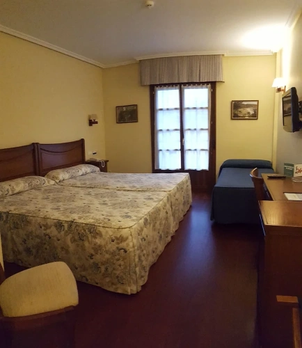 Standard Triple room