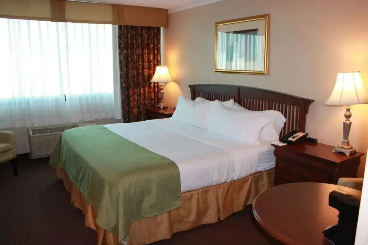 Days Inn by Wyndham Warren