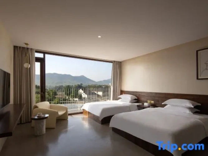 Standard Twin room with mountain view