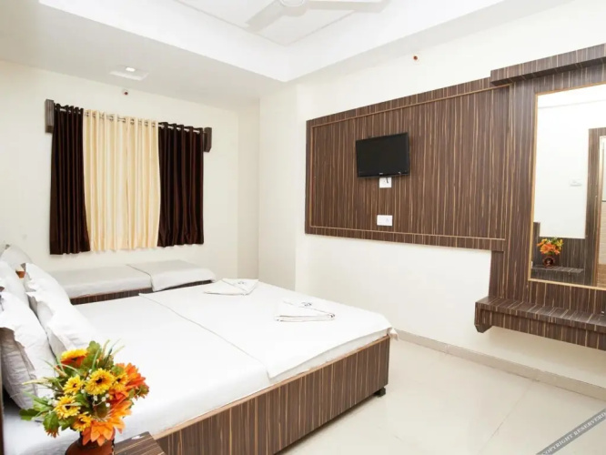Dwarka Hotel