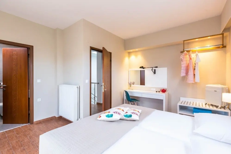 6 Bedrooms Superior Villa