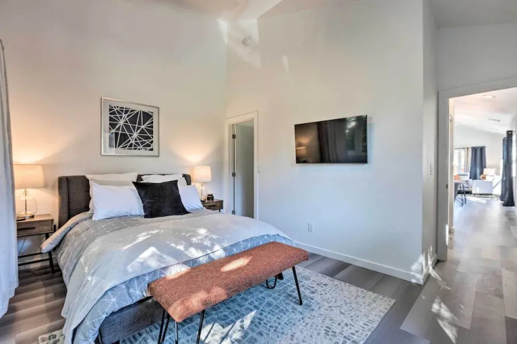 Modern Midtown Haven w/ Garage: Mt Rose Day Trips!