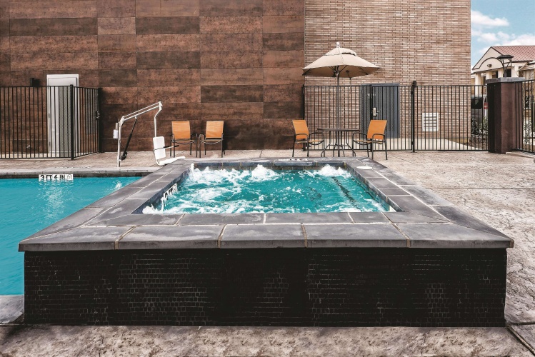 La Quinta Inn & Suites Dallas Grand Prairie North photo 13