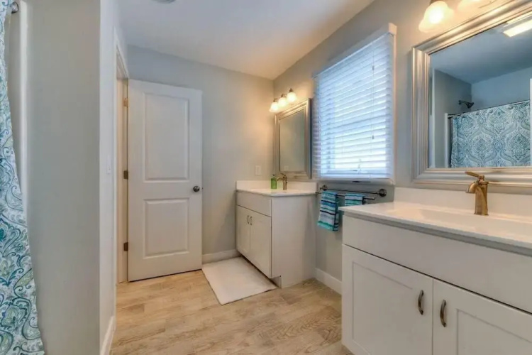 Bayard Avenue 2202a