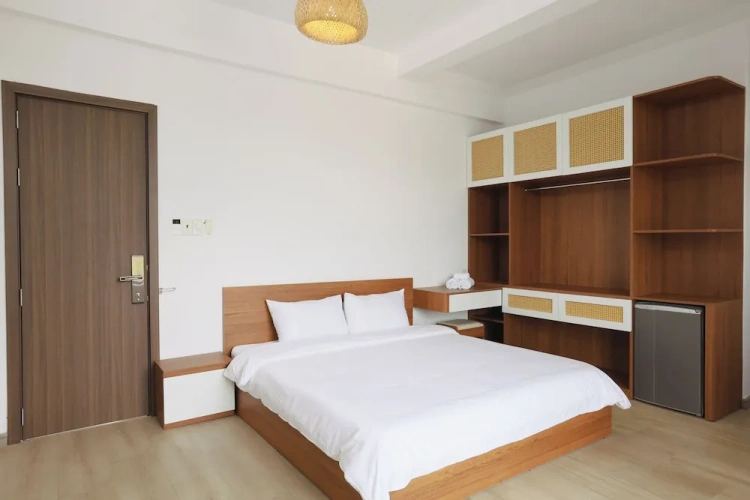 1 Bedroom Standard Double room with balcony and with garden view